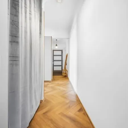 Cozy In The Center *