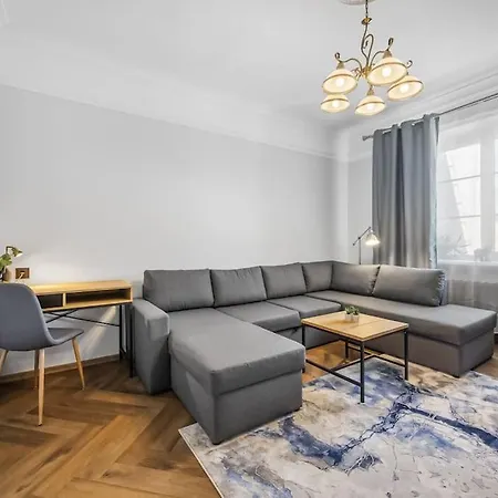 Cozy In The Center Talin