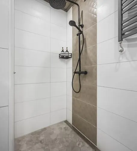 Cozy In The Center *