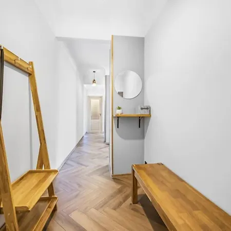 Cozy In The Center Apartment